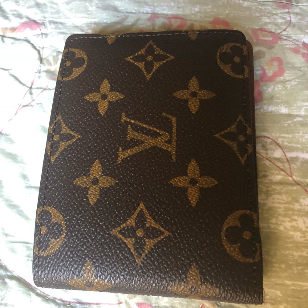 Louis Vuitton Marcos Bi Fold Wallet